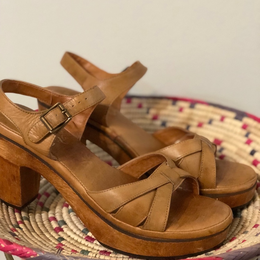 Vintage Tan Leather Wooden Clogs Size 8.5